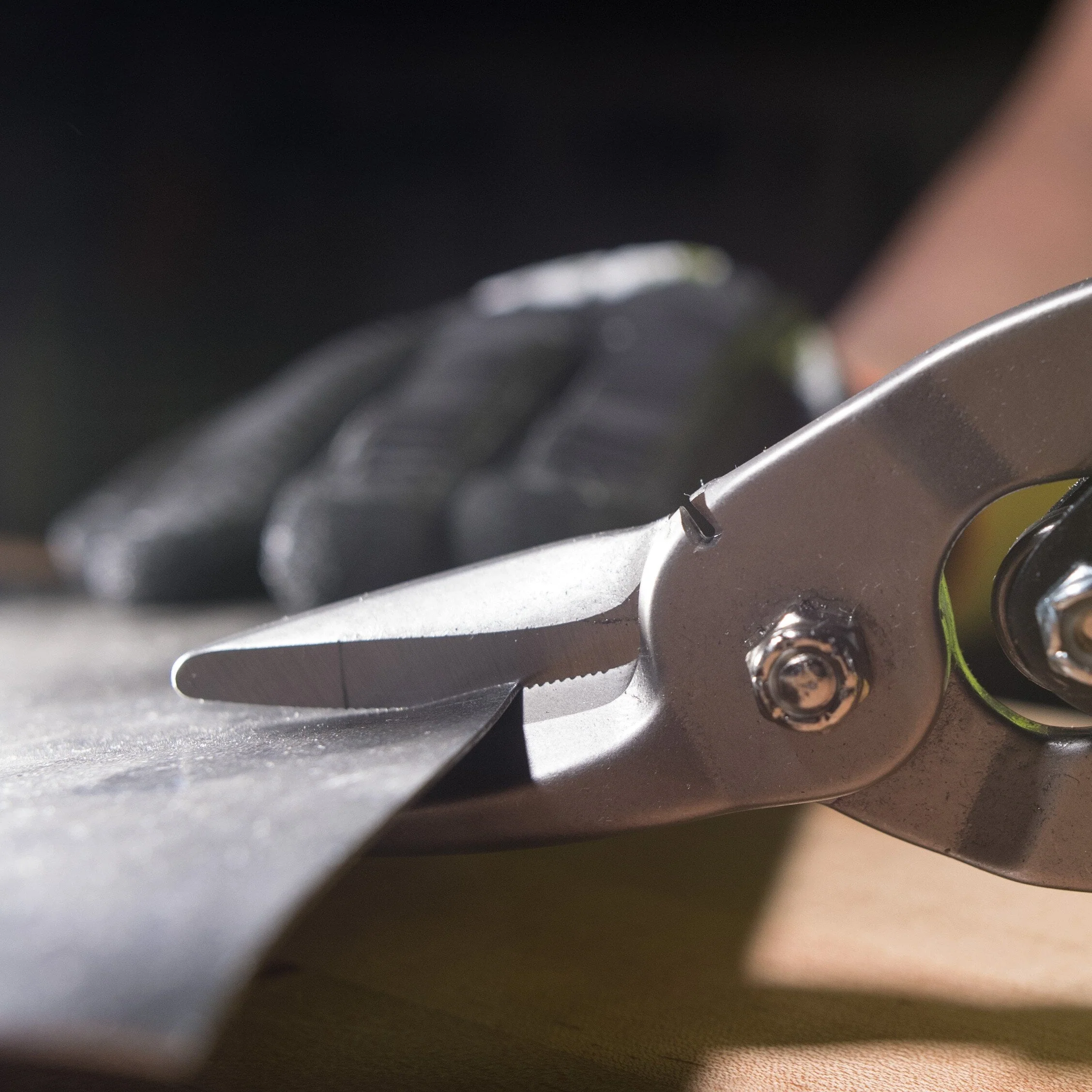 Klein 1201R Aviation Snips with Wire Cutter, Right - Image 4
