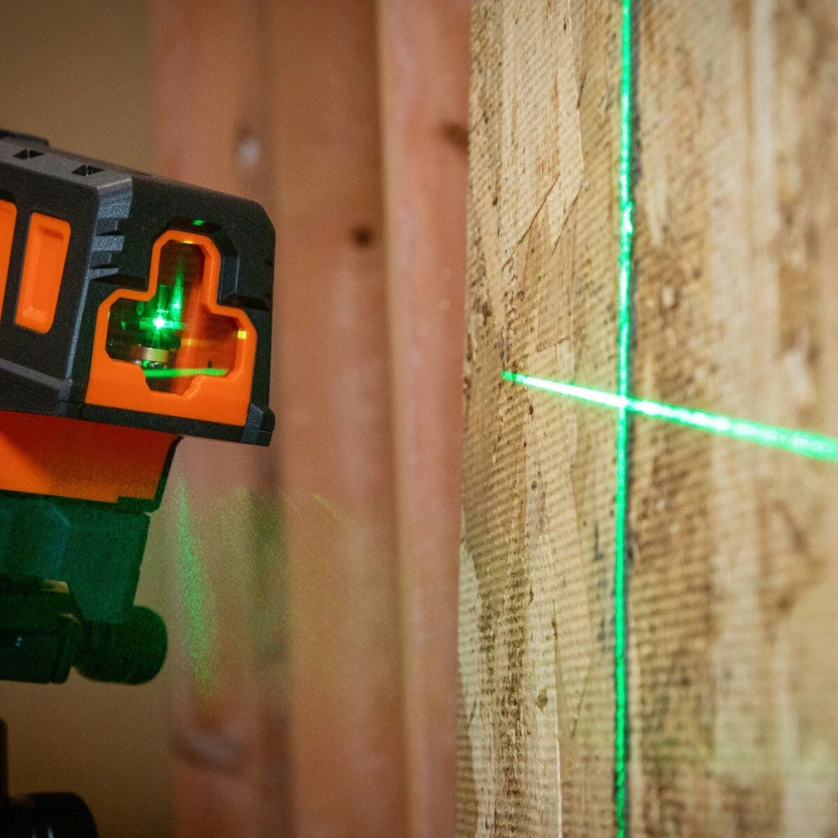 Klein 93MCLPG Compact Green Cross-Line Laser Level with Plumb Spot - Image 6
