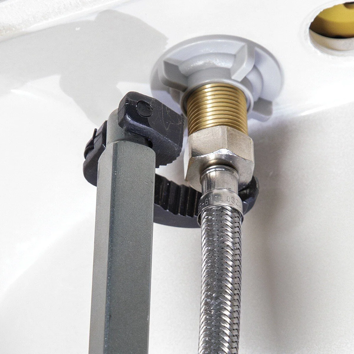Klein Tools 68232 1-1/4 Inch Adjustable Telescoping Basin Wrench with Spring Action Jaw - Image 9